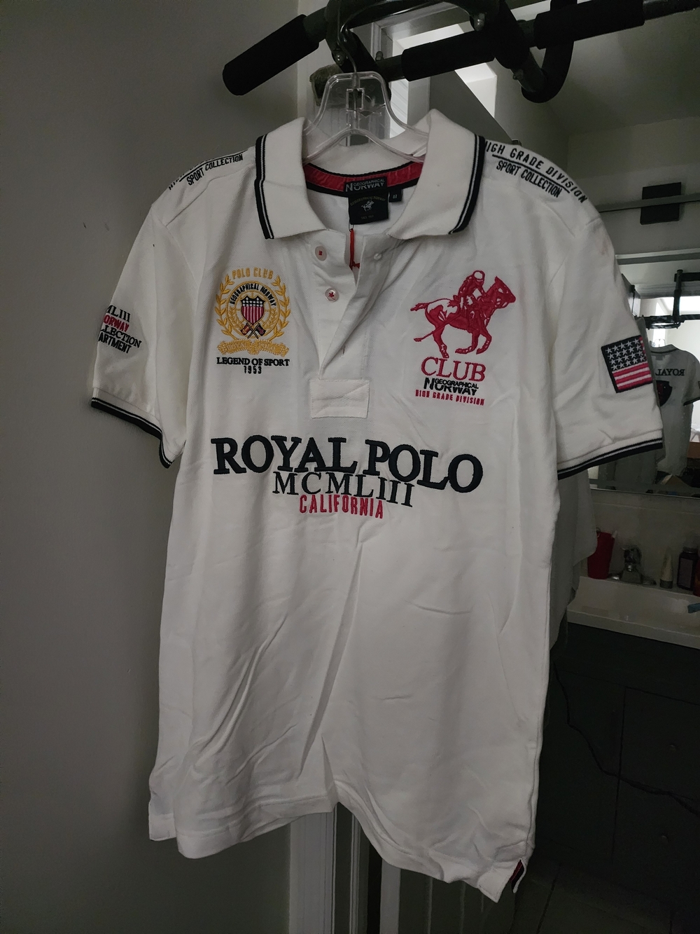 Geographical Norway Men's White Embroidered Polo Shirt. S-M